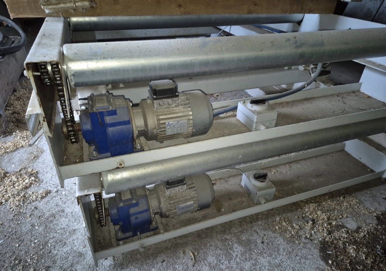 Roller conveyors with motor, totally 22 m, width 1300 mm, rollers 110 mm diameter, shaft 25 mm on the end,, rollers gap 700 mm, rollers rises and falls 10 cm in the air. 3 pcs x 6000 mm and 1 pcs x 4000 mm