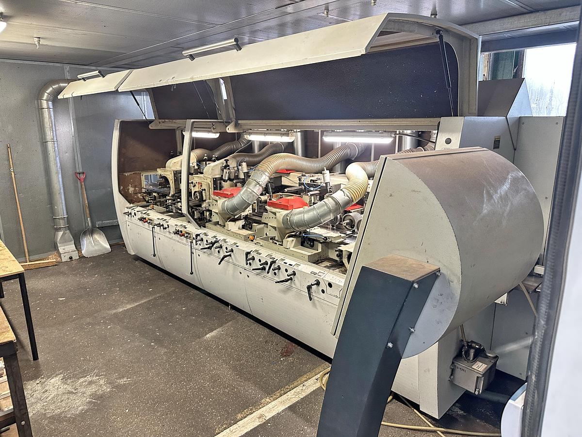 Weinig Hydromat 23 plaining line with in feeding and out coming conveyors. 2005 year, 9 spindles, 60 m/min, with Powercom, Fromm strapping machine.