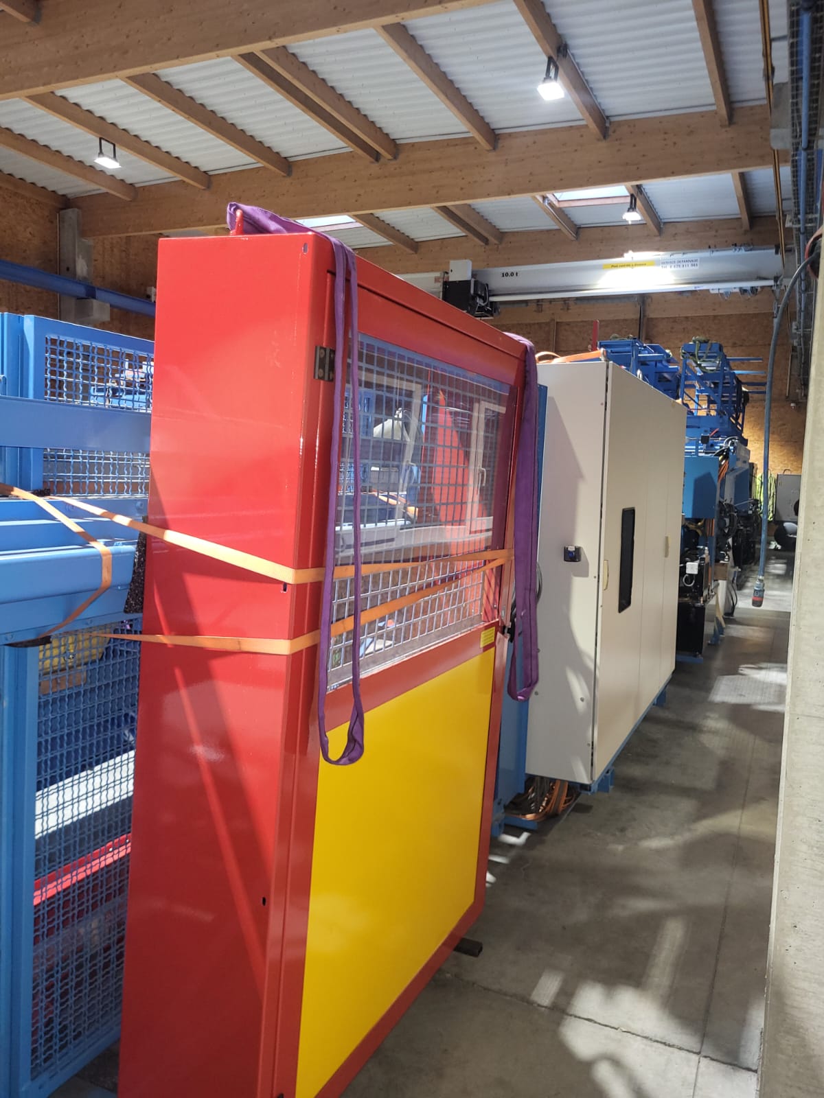 HUNDEGGER Speedcut SC 2 i 200, 2008, Fully renovated, 5-strand cross feed conveyor, 5 axis saw, vertical 1 x 4-axis turret milling machine, 1 x 2,2 kw drilling unit, 1 x 5,5 kw finger milling machine and horizontal 1 x 2,2 kw drilling unit.