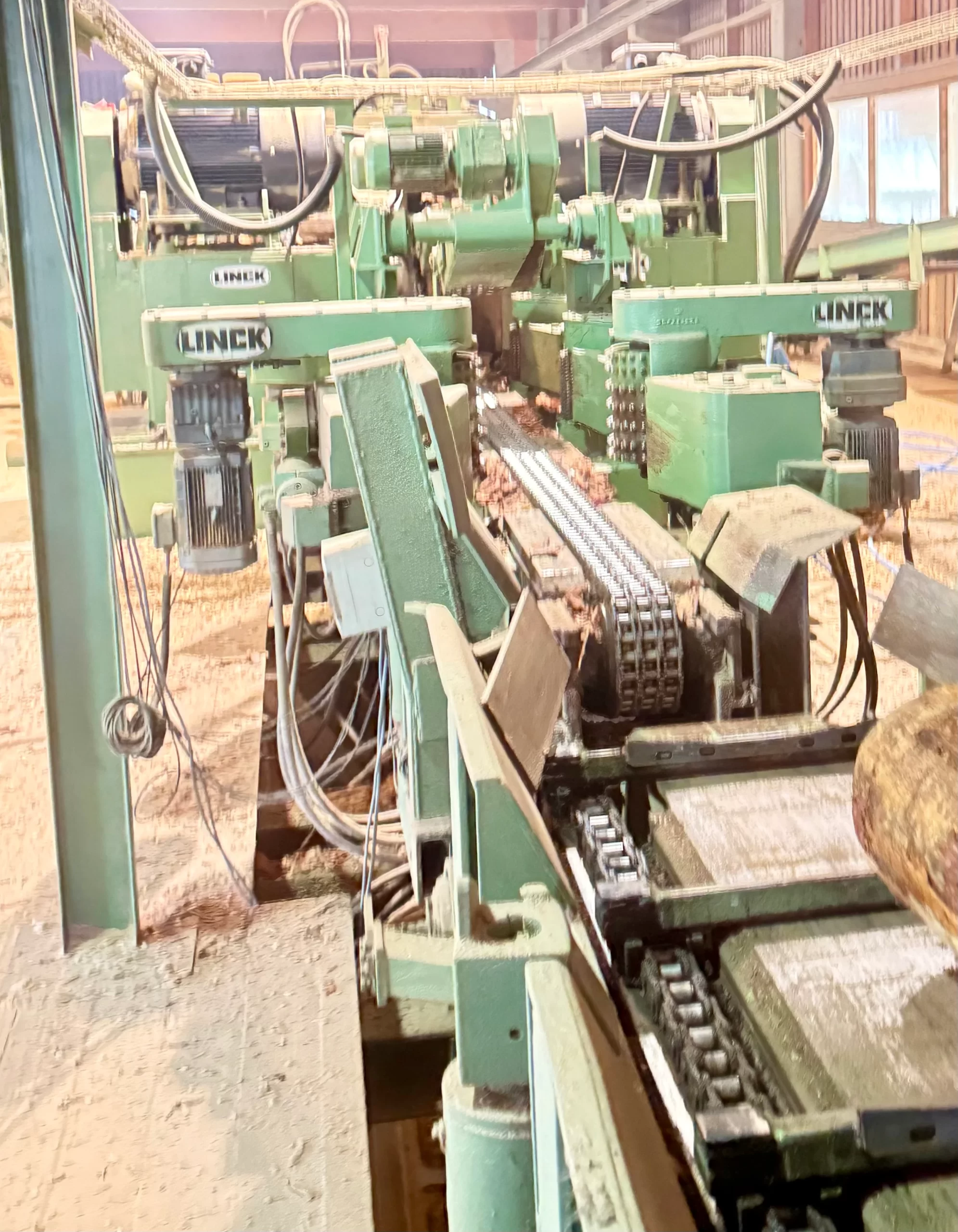 LINCK V30 chipper line with 2+2 sideboards, High speed 150 m/min, 2000 year, excellent condition, min logs 8 cm, max logs 60 cm,